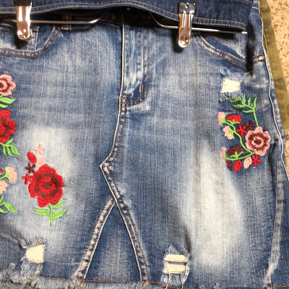 Skirts - Picture 5 of 6